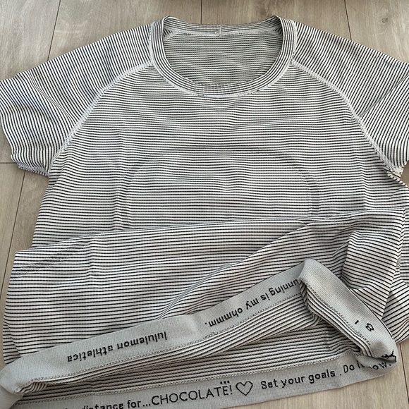 🍋 Lululemon Run: Swiftly Tech Short Sleeve Crew Size 8 - Picture 6 of 9